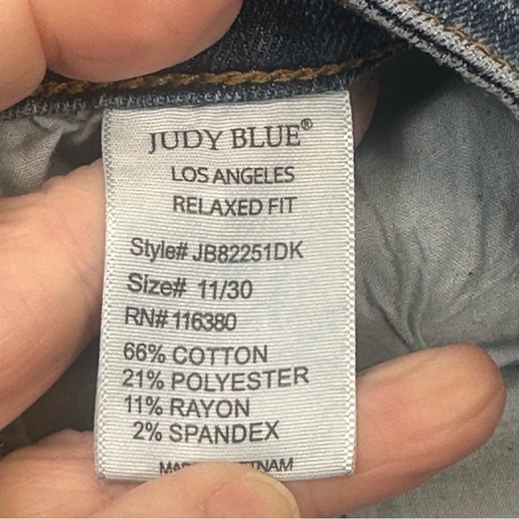 JUDY BLUE Mid Rise Cropped Relaxed Fit Denim Jeans 82251 Size 11/30 11 - Picture 9 of 12